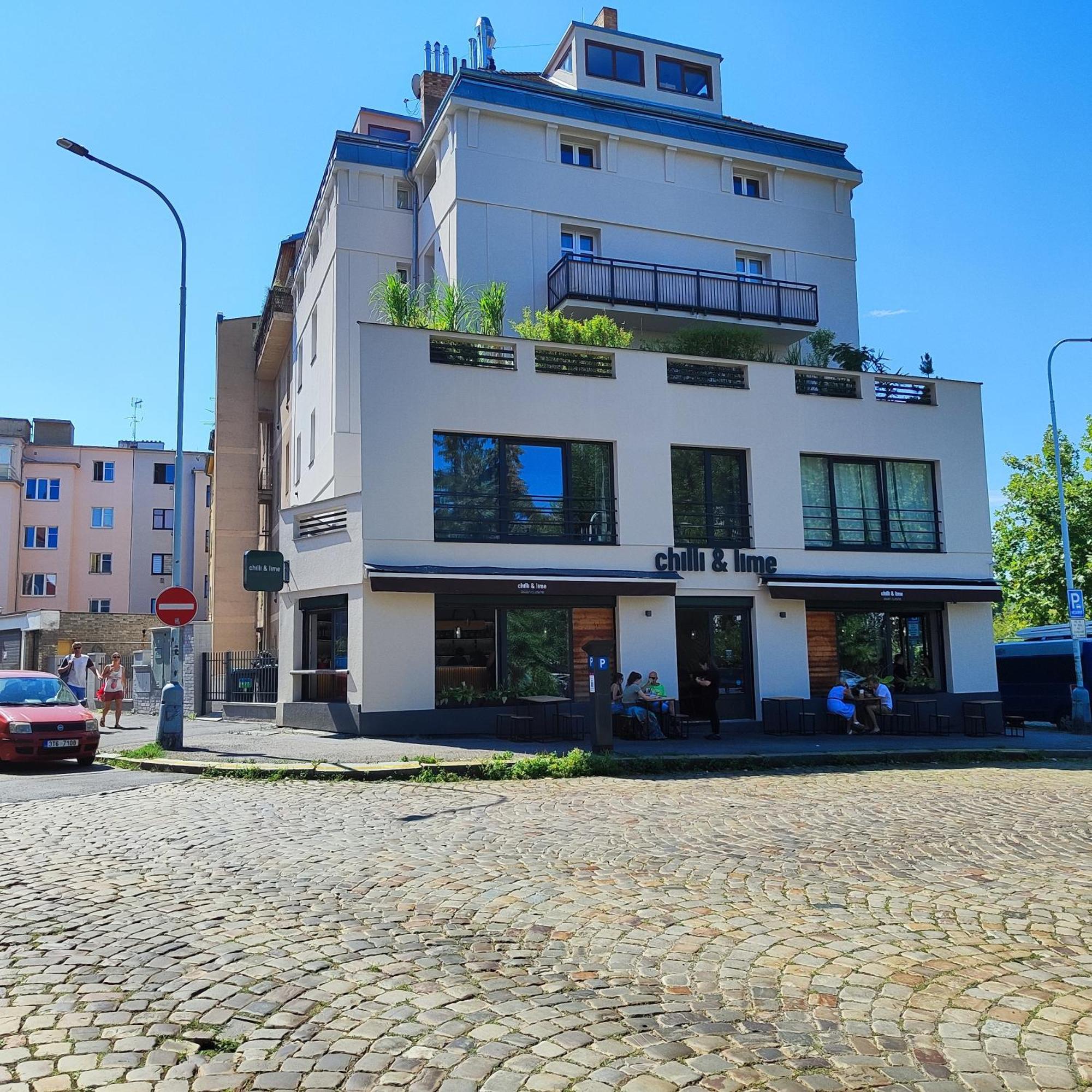 Apartment Big Windows Prag Eksteriør billede